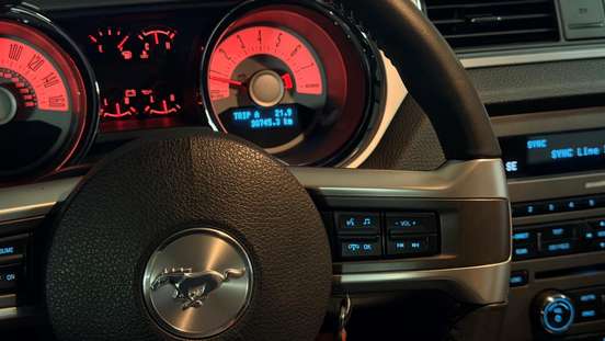 FORD-MUSTANG-2010