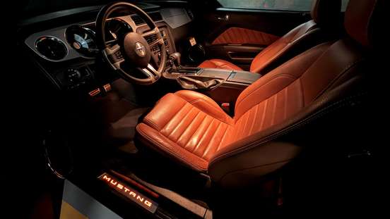 FORD-MUSTANG-2010