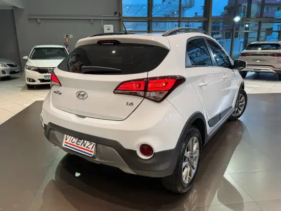 HYUNDAI-HB20X-2017