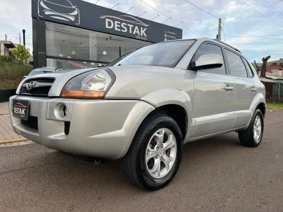 HYUNDAI TUCSON 2.0 MPFI GLS 16V 143CV 2WD GASOLINA 4P AUTOMÁTICO HYUNDAI TUCSON 2.0 MPFI GLS 16V 143CV 2WD GASOLINA 4P AUTOMÁTICO