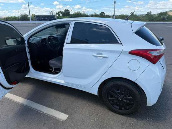 HYUNDAI-HB20-2013