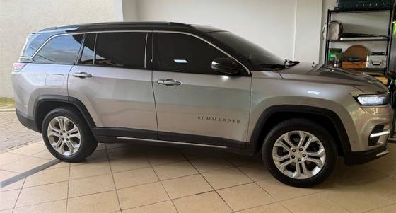 JEEP COMMANDER 1.3 T270 TURBO FLEX LONGITUDE AT6