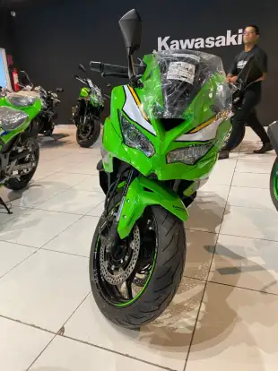 KAWASAKI-NINJA ZX-4R SE-2026