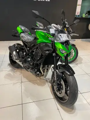 KAWASAKI-Z900-2026