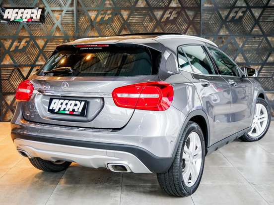 MERCEDES-BENZ-GLA 250-2.0 16V TURBO GASOLINA SPORT 4P AUTOMÁTICO MERCEDES-BENZ-GLA 250-2015