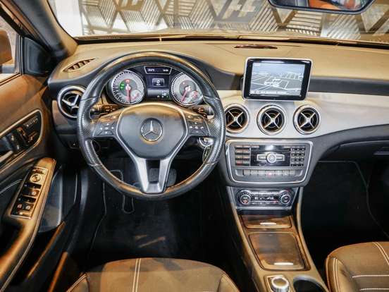 MERCEDES-BENZ-GLA 250-2.0 16V TURBO GASOLINA SPORT 4P AUTOMÁTICO MERCEDES-BENZ-GLA 250-2015