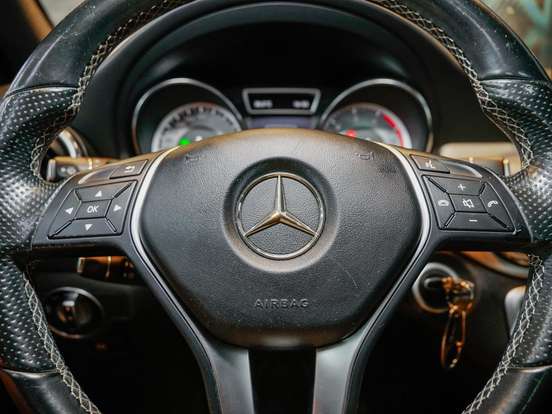 MERCEDES-BENZ-GLA 250-2.0 16V TURBO GASOLINA SPORT 4P AUTOMÁTICO MERCEDES-BENZ-GLA 250-2015