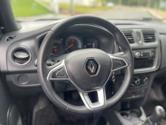RENAULT-LOGAN-2022