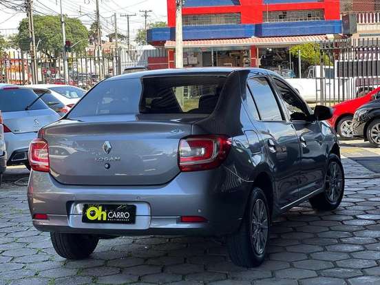 RENAULT-LOGAN-2022