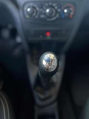 RENAULT-LOGAN-2022