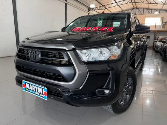 TOYOTA HILUX 2.8 D-4D TURBO DIESEL CD SR 4X4 AUTOMÁTICO