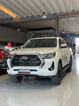 TOYOTA HILUX 2.8 D-4D TURBO DIESEL CD SRX 4X4 AUTOMÁTICO