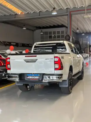 TOYOTA-HILUX-2022
