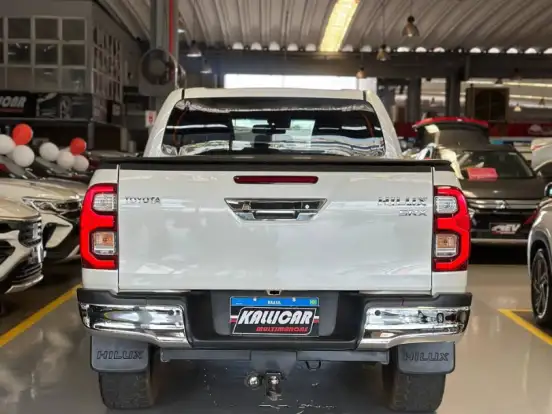 TOYOTA-HILUX-2.8 D-4D TURBO DIESEL CD SRX 4X4 AUTOMÁTICO TOYOTA-HILUX-2022