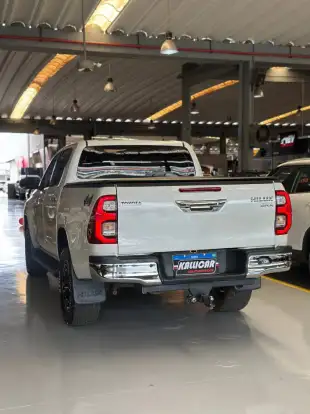 TOYOTA-HILUX-2022