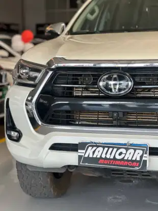 TOYOTA-HILUX-2.8 D-4D TURBO DIESEL CD SRX 4X4 AUTOMÁTICO TOYOTA-HILUX-2022