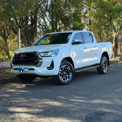 TOYOTA HILUX 2.8 D-4D TURBO DIESEL CD SRX 4X4 AUTOMÁTICO