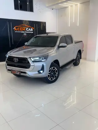 TOYOTA HILUX 2.8 D-4D TURBO DIESEL CD SRX 4X4 AUTOMÁTICO