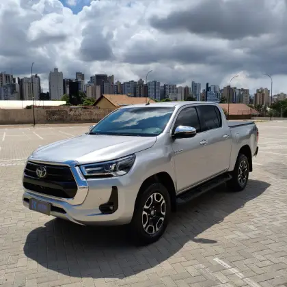 TOYOTA HILUX 2.8 D-4D TURBO DIESEL CD SRX 4X4 AUTOMÁTICO