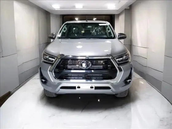 TOYOTA HILUX 2.8 D-4D TURBO DIESEL CD SRX 4X4 AUTOMÁTICO TOYOTA HILUX 2.8 D-4D TURBO DIESEL CD SRX 4X4 AUTOMÁTICO