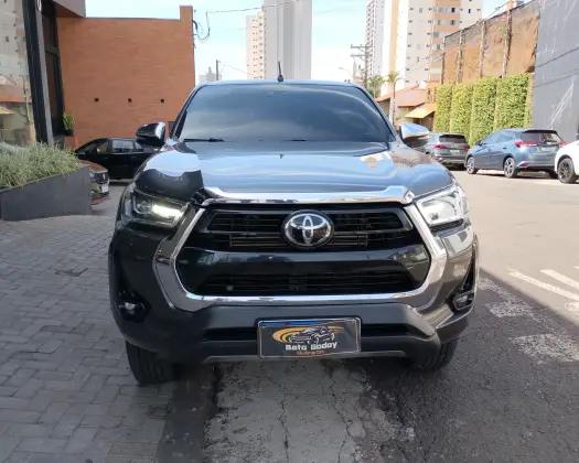 TOYOTA HILUX 2.8 D-4D TURBO DIESEL CD SRX 4X4 AUTOMÁTICO