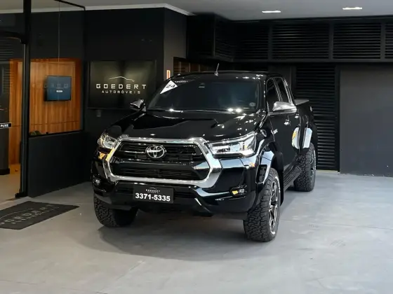 TOYOTA HILUX 2.8 D-4D TURBO DIESEL CD SRX PLUS 4X4 AUTOMÁTICO