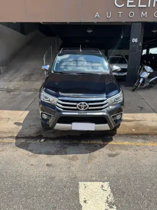 TOYOTA HILUX 2.8 SRX 4X4 CD 16V DIESEL 4P AUTOMÁTICO