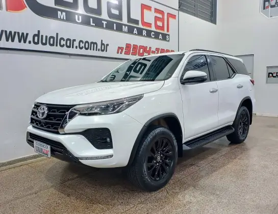 TOYOTA HILUX SW4 2.7 VVT-i FLEX SRV 7L 4X2 AUTOMÁTICO