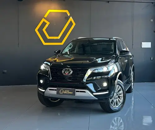 TOYOTA HILUX SW4 2.8 D-4D TURBO DIESEL SRX 4X4 AUTOMÁTICO