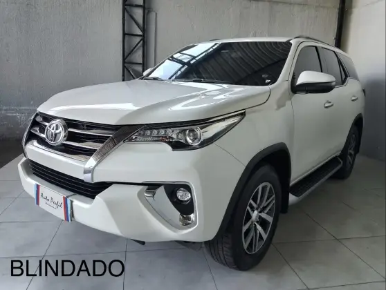 TOYOTA HILUX SW4 2.8 SRX 4X4 7 LUGARES 16V TURBO INTERCOOLER DIESEL 4P AUTOMÁTICO