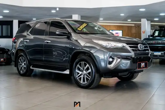 TOYOTA-HILUX SW4-2.8 SRX 4X4 7 LUGARES 16V TURBO INTERCOOLER DIESEL 4P AUTOMÁTICO TOYOTA-HILUX SW4-2018