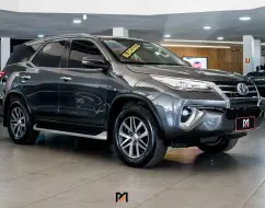TOYOTA HILUX SW4 2.8 SRX 4X4 7 LUGARES 16V TURBO INTERCOOLER DIESEL 4P AUTOMÁTICO TOYOTA HILUX SW4 2.8 SRX 4X4 7 LUGARES 16V TURBO INTERCOOLER DIESEL 4P AUTOMÁTICO