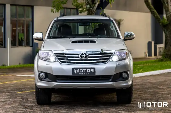 TOYOTA HILUX SW4 3.0 SRV 4X4 7 LUGARES 16V TURBO INTERCOOLER DIESEL 4P AUTOMÁTICO