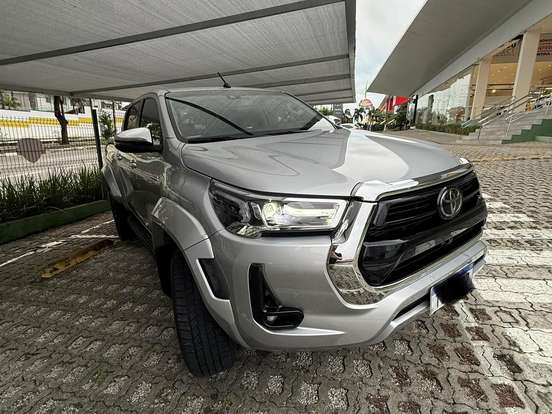 TOYOTA-HILUX-2.8 D-4D TURBO DIESEL CD SRX PLUS 4X4 AUTOMÁTICO TOYOTA-HILUX-2025