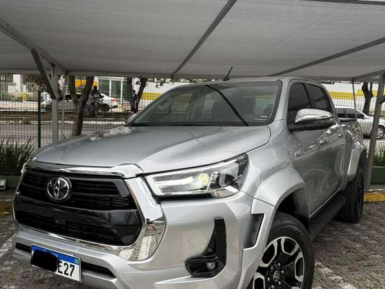 TOYOTA-HILUX-2.8 D-4D TURBO DIESEL CD SRX PLUS 4X4 AUTOMÁTICO TOYOTA-HILUX-2025