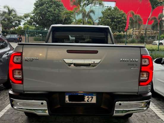 TOYOTA-HILUX-2.8 D-4D TURBO DIESEL CD SRX PLUS 4X4 AUTOMÁTICO TOYOTA-HILUX-2025