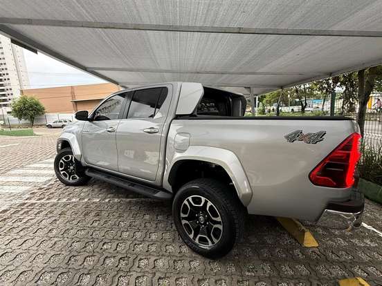 TOYOTA-HILUX-2.8 D-4D TURBO DIESEL CD SRX PLUS 4X4 AUTOMÁTICO TOYOTA-HILUX-2025