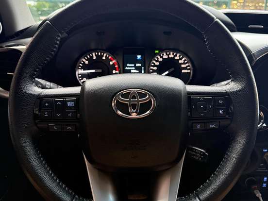 TOYOTA-HILUX-2.8 D-4D TURBO DIESEL CD SRX PLUS 4X4 AUTOMÁTICO TOYOTA-HILUX-2025