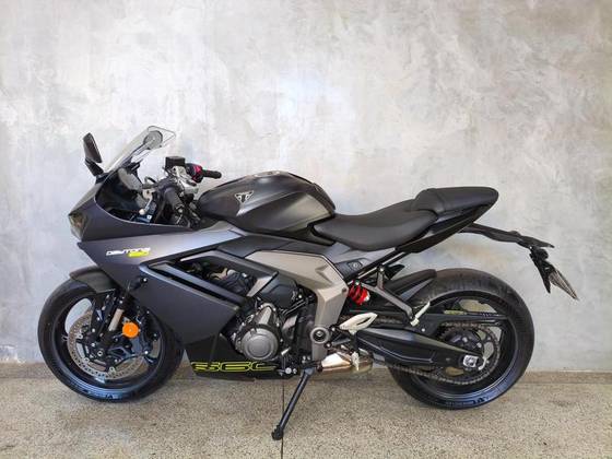 TRIUMPH DAYTONA 660 
