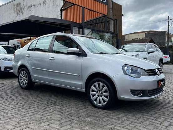 VOLKSWAGEN-POLO SEDAN-1.6 MI 8V FLEX 4P AUTOMATIZADO VOLKSWAGEN-POLO SEDAN-2013