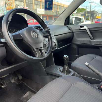 VOLKSWAGEN-POLO SEDAN-2013