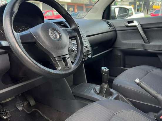 VOLKSWAGEN-POLO SEDAN-1.6 MI 8V FLEX 4P AUTOMATIZADO VOLKSWAGEN-POLO SEDAN-2013