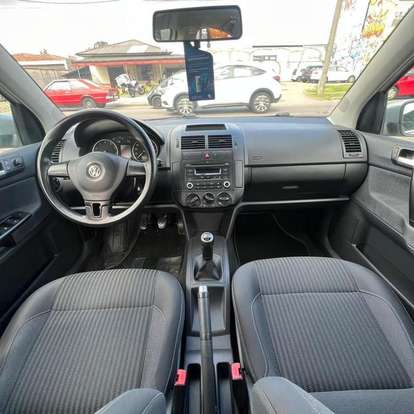 VOLKSWAGEN-POLO SEDAN-2013