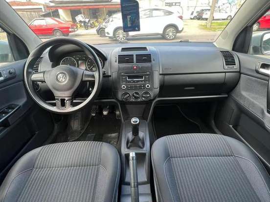 VOLKSWAGEN-POLO SEDAN-1.6 MI 8V FLEX 4P AUTOMATIZADO VOLKSWAGEN-POLO SEDAN-2013
