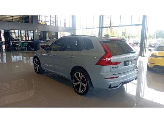 VOLVO-XC60-2023