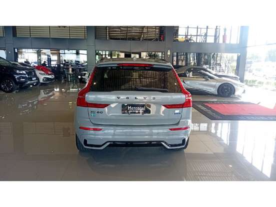 VOLVO-XC60-2023