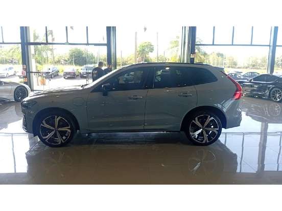 VOLVO-XC60-2023