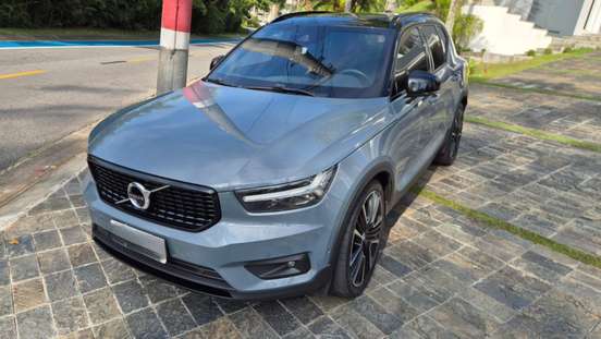 VOLVO-XC40-2019