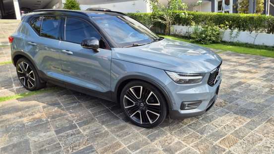 VOLVO-XC40-2019