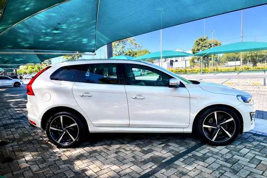 VOLVO-XC60-2015